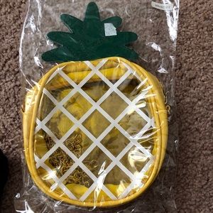 Pineapple purse